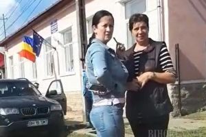 Tactica disperării la PSD: Primăriţa din Uileacu de Beiuş îi „consiliază” pe alegători cum să (nu) voteze (VIDEO)
