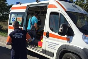 Șofer la spital după ce a făcut o depăşire neregulamentară şi a provocat un accident