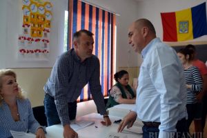 Care pe care: Ameninţat de adversari cu o plângere penală, Bolojan acuză că PSD-iştii, inclusiv primarul din Sânmartin, „călăresc” secţiile de vot