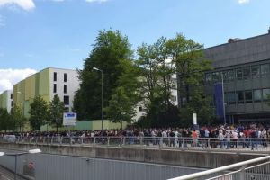 VIDEO FOTO – Revolta românilor la Munchen – Mii de oameni scandează „Hoţii! Hoţii!”