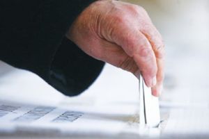 Executivul nu poate emite OUG pentru prelungirea programului de vot. Decizia este la BEC