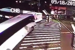 ACCIDENT VIOLENT între două autobuze. Trei MORȚI şi zeci de RĂNIȚI. Video viral