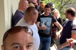 Sucevenii din diaspora stau de ore bune în faţa secţiilor din străinătate pentru a vota
