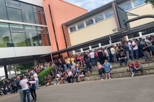 „E bătaie de joc!” – Peste 1500 de persoane la coadă la vot în Ulm, Germania la ora 19.00 VIDEO FOTO