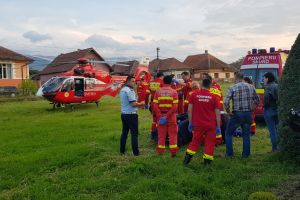 VIDEO FOTO Bărbat dus la spital cu elicopterul după ce a căzut de pe ATV la Cârţişoara