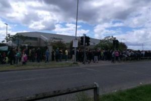 Nemultumiri in ziua votului – Romanca din diaspora: “Doar doua sectii de vot intr-o capitala europeana”