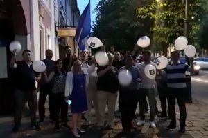 Bucurie la sediul Alianţei USR-PLUS din Bistriţa (VIDEO)