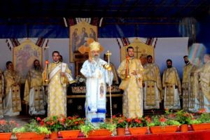 Galerie Foto: ÎPS Irineu, în mijlocul credincioşilor reghineni din Cartierul Unirii