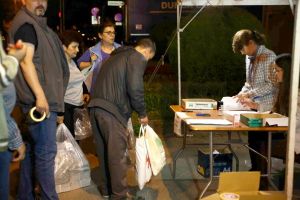 Reprezentanţii secţiilor de votare, cu sacii cu voturi la Biroul Electoral Judeţean Timiş