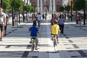 Clarificare: copiii au voie cu bicicleta pe pietonală
