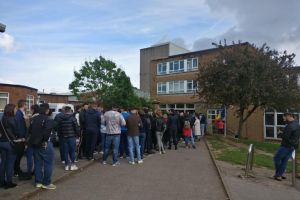 Cetateni romani, impiedicati sa voteze la Cardiff. Marturia unui constantean care nu a putut sa isi exercite dreptul de vot (galerie foto) 