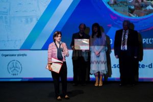 Medicul sucevean Gabriela Creţeanu a primit Marele Premiu oferit de Societatea Română de ...