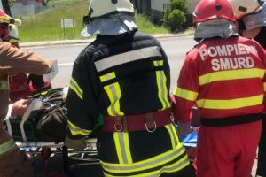 FOTO: Accident în Suseni, o victimă se află în stare gravă. Circulaţie blocată