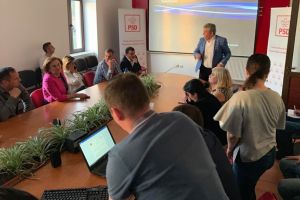 Atmosferă resemnată la sediul PSD Timiş, fără aplauze, după primele rezultate exit-poll