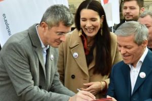 Zi de sărbătoare la sediul USR-PLUS. „Românii au înţeles că pot scăpa de oricecoşmar”