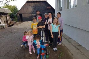FOTO. Familia cu 7 copii din Tătăreşti s-a mutat în casă nouă!