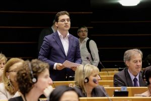 Victor Negrescu, bucureşteanul ”adopat” de PSD Alba ar putea prinde ,”la mustaţă”, un loc de europarlamentar, potrivit rezultatelor parţiale