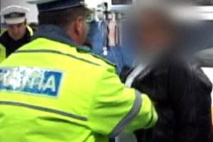 S-a „contrat” cu poliţiştii şi a petrecut noaptea în arest!
