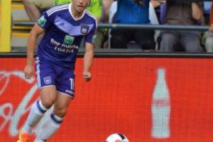 Un cunoscut internaţional român recunoaşte: „Spre ruşinea mea, nu am votat niciodată. Dacă eşti fotbalist sau ai mai mulţi bani, ţi-e cam indiferent ce se întâmplă”