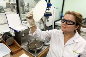 Experţi chilieni au creat o hârtie cu ajutorul unei alge marine pentru a conserva fructele pentru export