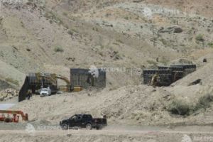 Susţinătorii lui Trump vin în ajutorul preşedintelui american. Gard de oţel la graniţa dintre SUA şi Mexic