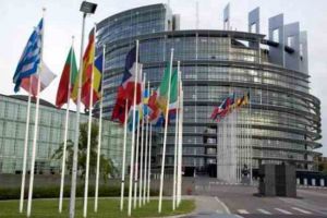 Cum se împart locurile pentru Bruxelles şi cine sunt norocoşii care au prins un mandat de eurodeputat: PNL – 10 mandate. PSD – 9. Alianţa USR-PLUS – 8