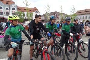FOTO. “Tură pentru viaţă!” 1.000 de kilometri pe bicicletă pentru cauza bolnavilor de amiotrofie spinală