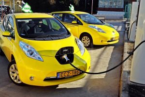 Suceava devine primul oraş din România care emite licenţe pentru taxiuri electrice