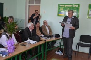 „Maşina cu poeţi” a staţionat în parcarea Liceului „Mihai Eminescu” din Carapciu