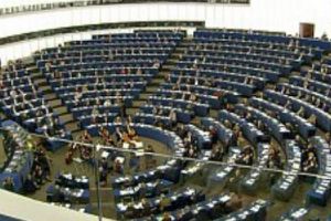 Bătaie pe funcţii la Bruxelles. Parlamentul European stabileşte care vor fi persoanele  ce vor decide soarta UE