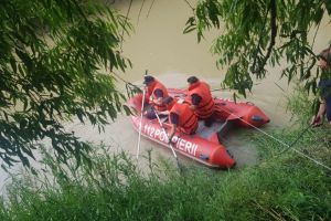 Prahova: Salvatorii caută o persoană dispărută în râul Ialomiţa, pe mal a fost găsită o pereche de papuci