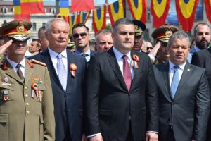 Învăţaţi istorie, tâlharilor!