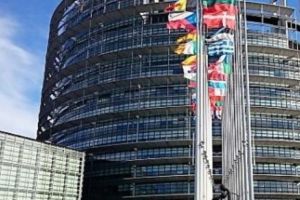 Luptă acerbă la vârful Uniunii Europene pentru ciolanul puterii. Va renunţa PPE foarte slăbit la candidat pentru a evita o criză?