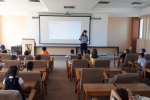 Activitati de prevenire, desfasurate de politisti la scolile gimnaziale din Constanta