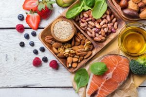 Sfatul medicului: Ce trebuie să mănânci dacă ai tensiunea prea mare