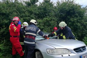 FOTO. Accident grav, cu persoane încarcerate, între Botiz şi Ciuperceni