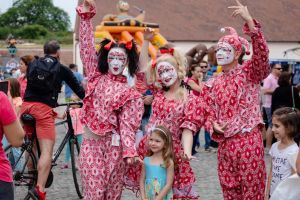 Festivalul fanteziei: Festivalul Copiilor aduce anul acesta în Cetate bufoni regali, bazine gonflabile, o pinata imensă şi spectacole de magie (FOTO)