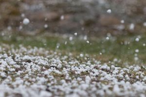 COD PORTOCALIU de grindină şi vijelii în Bihor! Sălajul, sub COD ROŞU de tornadă