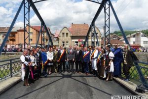 FOTO, VIDEO. „Apusenii şi Moţii la Centenar Regal. Pod de fier peste râul Arieş inaugurat cu ocazia împlinirii a 100 de ani de la vizita istorică a regelui Ferdinand şi a reginei Maria la Câmpeni