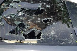 Vremea a făcut ravagii în Zalău. Maşini distruse de grindină în doar cinci minute - VIDEO