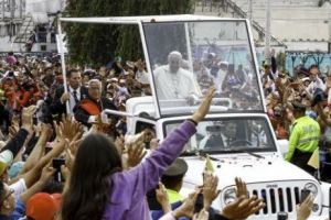 Tot ce trebuie să ştii despre Papamobil, maşina cu care Papa Francisc va călători în România
