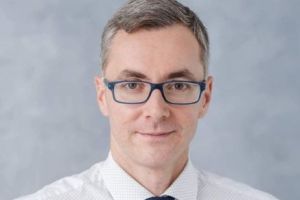 Deputatul USR, Stelian Ion, îşi retrage candidatura pentru şefia Camerei Deputaţilor: “Îi ţinem pumnii doamnei deputat Raluca Turcan!”