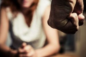 Femei agresate în două localităţi mureşene! Ordine de protecţie provizorii emise de poliţişti!