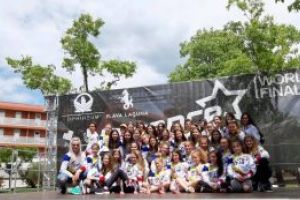 Medalii de aur, argint şi bronz obţinute de dansatorii covăsneni antrenaţi de Molnar Eniko, la Campionatul Mondial