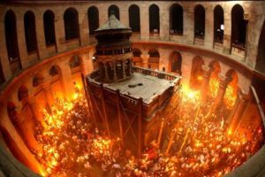 Fecioara cu piatra de gât