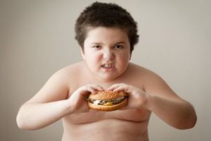 Obezitatea, noua ciumă a Europei. Exterminare prin mâncare!