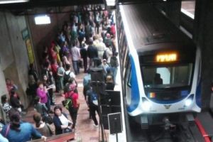 Momente de panică la Metrou! Alertă în Capitală. Circulaţie oprită