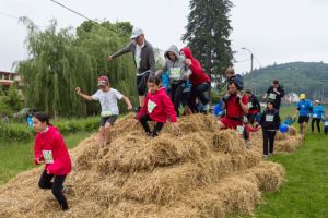 Peste 1.100 de alergători şi aproximativ 80.000 de lei adunaţi pentru evenimentul caritabil Braşov Heroes