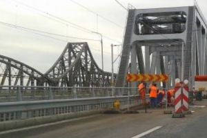 IGPR avertizează. Mai multe drumuri naţionale şi autostrăzi au circulaţia rutieră întreruptă