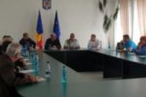 Mobilier urban nou la Oţelu Roşu. Aleşii locali au votat „Pentru” modernizare